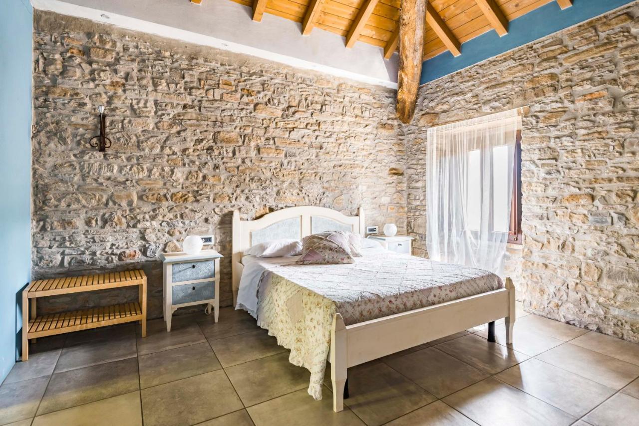 Agriturismo Il Salice Tizzano Val Parma 外观 照片