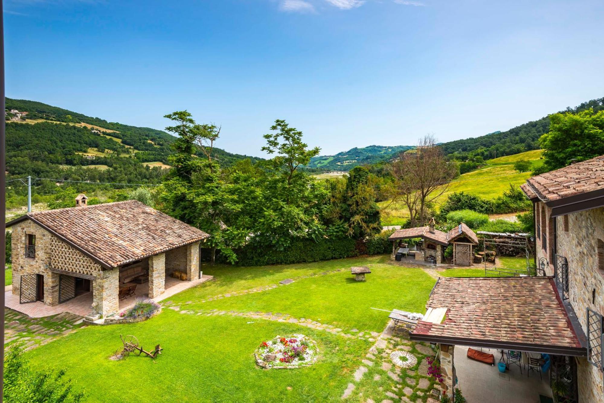 Agriturismo Il Salice Tizzano Val Parma 外观 照片